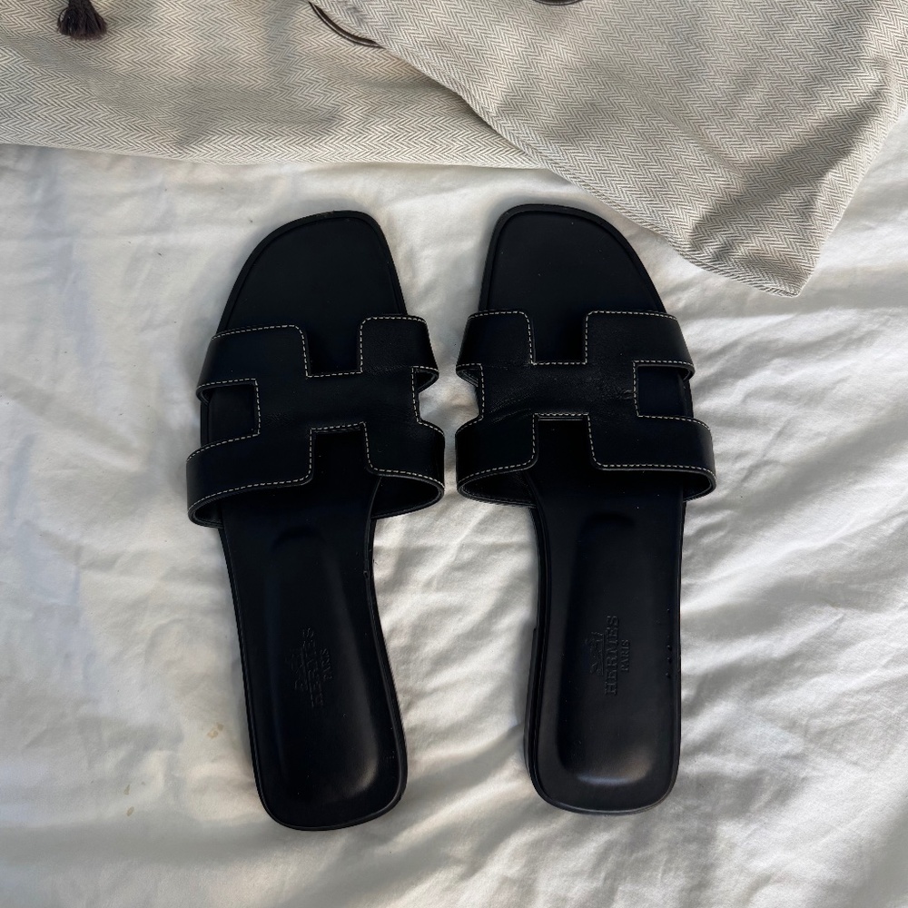 Hermès Black Oran Sandals - Size 38 (US 8)